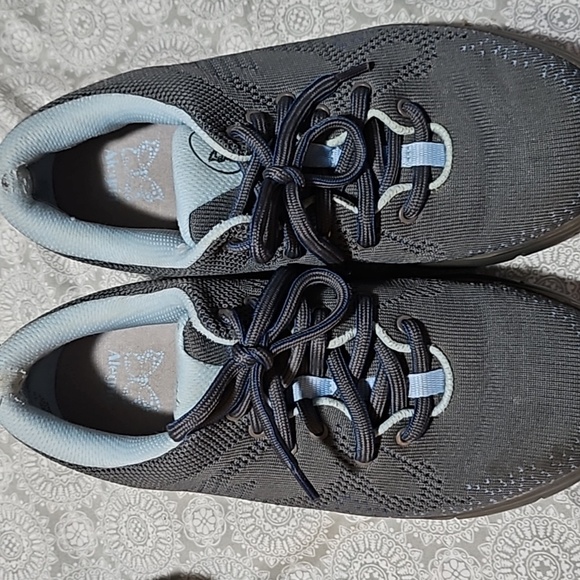 Shoes - Picture 1 of 3